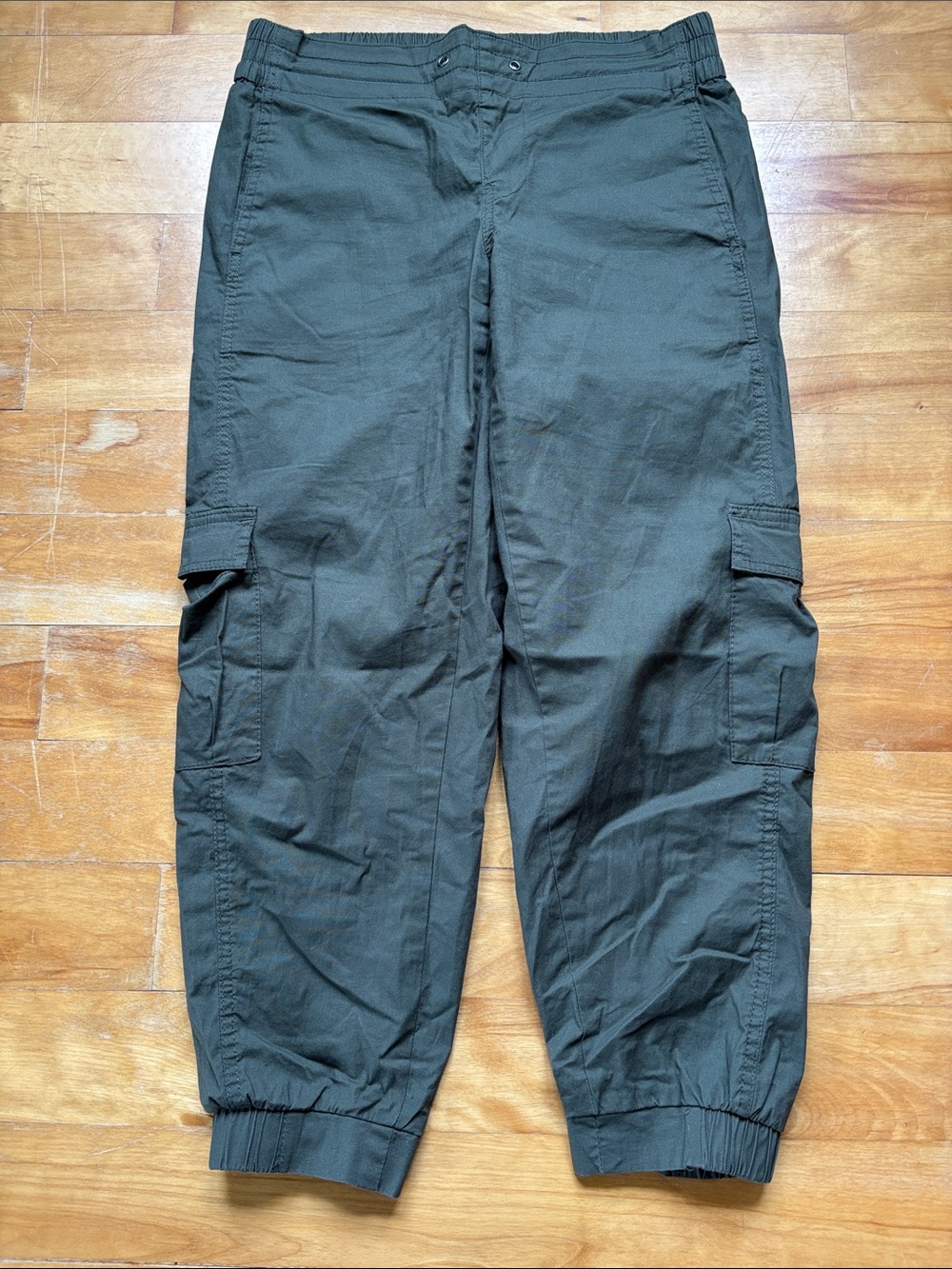 Cotton cropped cargo in petite